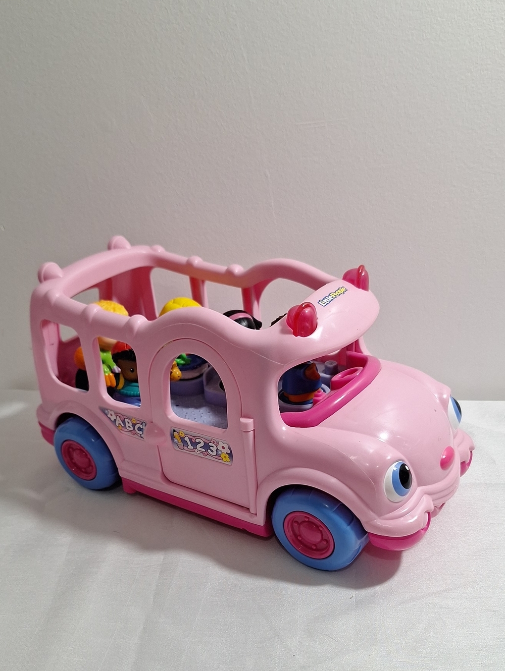 Pink Schoolbus Makes Sounds With Little People